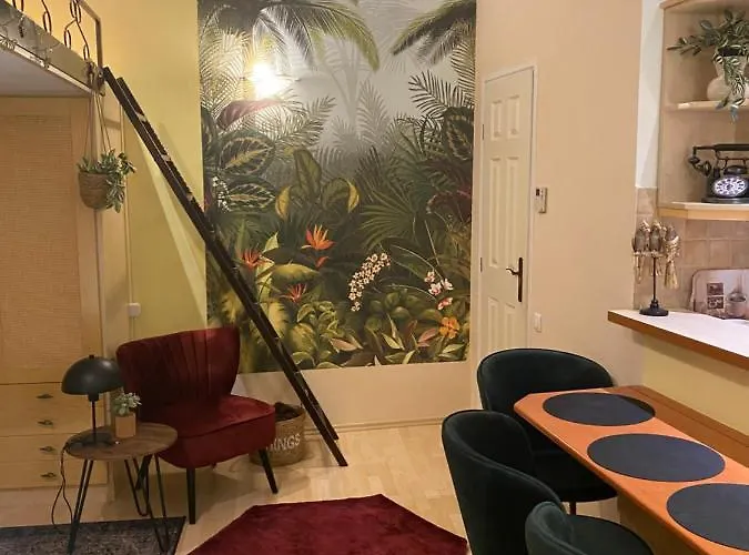 Jungle Story Apartment By Millenaris Park With Free Parking