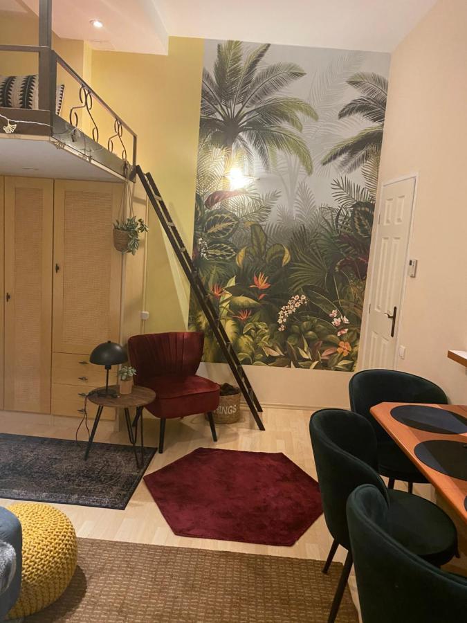 Апартаменты Jungle Story By Millenaris Park With Free Parking