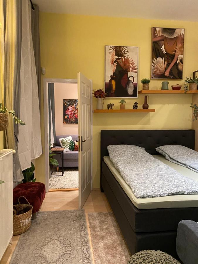 Apartment Jungle Story By Millenaris Park With Free Parking *