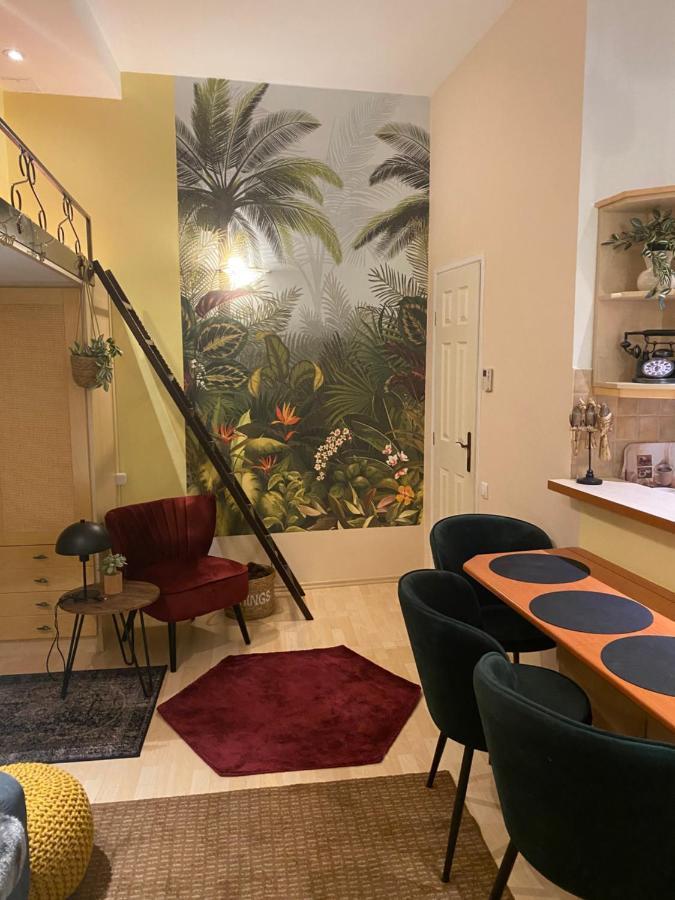 Jungle Story By Millenaris Park With Free Parking Apartment